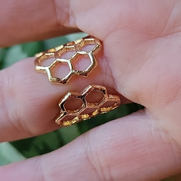 🔥LAST ONE🔥 Honeycomb Bee Charm Cuff Fashion Ring - Picture 3 of 8
